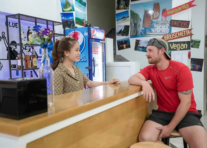 Hotel Fancy Backpackers Hạ Long